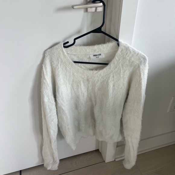 Fuzzy white knit sweater - Picture 1 of 3